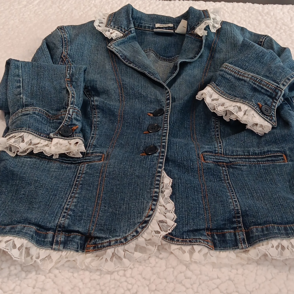 ST. John's Bay... Petite X-l.. Blue Denim... White lace...